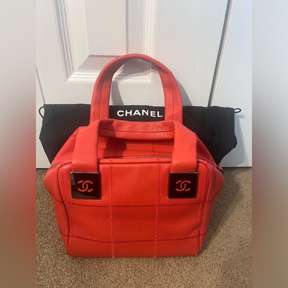 CHANEL - Pink Leather Handbag - *RARE* - Picture 2 of 14